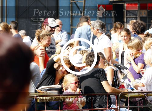 Amsterdam 18 augustus 2013
Kluun Raymond v d Klundert met zijn nieuwe vriendin op de parade.
Peter Smulders bv