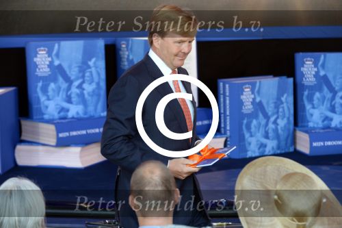 Apeldoorn 5 september 2013
Presentatie van het Droomboek aan Koning Willem Alexander en Koningin Maxima op paleis het Loo.
Foto Peter Smulders BV