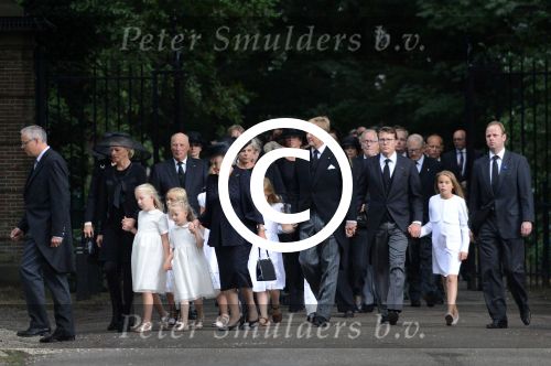 Lage Vuursche 16 augustus 2013
Begrafenis Prins Friso bij de stulpkerk in Lage Vuursche. De hele koninklijke familie was Aanwezig. Prinses Mabel met dochters en Prinses Beatrix . Koning Willem Alexander Maxima Ariane Alexia Amalia
Peter Smulders bv