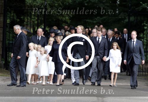 Lage Vuursche 16 augustus 2013
Begrafenis Prins Friso bij de stulpkerk in Lage Vuursche. De hele koninklijke familie was Aanwezig. Prinses Mabel met dochters en Prinses Beatrix Koning Willem Alexander Maxima Amalia Ariane en Alexia
Peter Smulders bv
