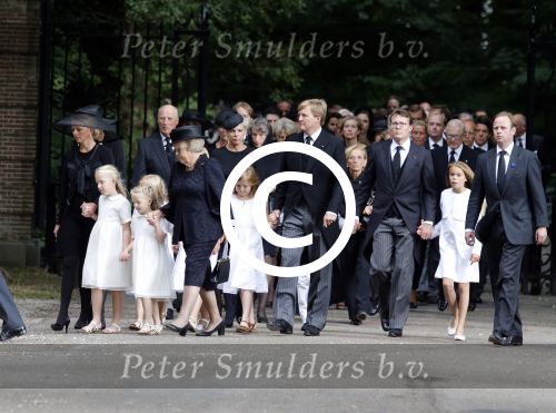 Lage Vuursche 16 augustus 2013
Begrafenis Prins Friso bij de stulpkerk in Lage Vuursche. De hele koninklijke familie was Aanwezig. Prinses Mabel met dochters en Prinses Beatrix Koning Willem Alexander Maxima Amalia Ariane en Alexia
Peter Smulders bv