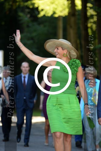 Apeldoorn 5 september 2013
Presentatie van het Droomboek aan Koning Willem Alexander en Koningin Maxima op paleis het Loo.