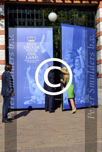 Apeldoorn 5 september 2013
Presentatie van het Droomboek aan Koning Willem Alexander en Koningin Maxima op paleis het Loo.
Foto Peter Smulders BV