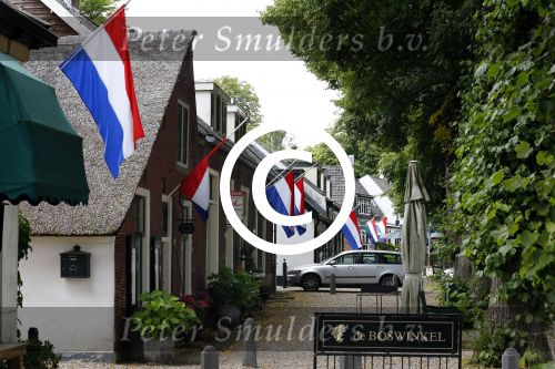 Lage Vuursche 16 augustus 2013
Begrafenis Prins Friso bij de stulpkerk in Lage Vuursche. De hele koninklijke familie was Aanwezig. vlaggen halfstok in Lage Vuursche
Peter Smulders bv