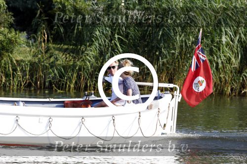 Nigtevecht 4 september 2013
Jort Kelder en Lauren Verster op hun sloep aan het varen op de vecht.