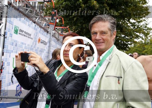 Amsterdam 8 september 2013
Amsterdam city swim door de grachten met diverse bn ers.
Leo v Vliet met vrouw