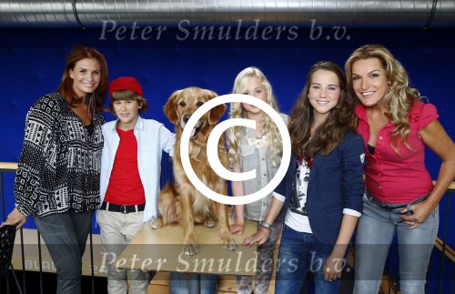 Hilversum 22 augustus 2013
Presentatie tros serie Caps Club met daarin de acteurs Tom v Hulle Sam de Graaff Charlotte Heesters Leontine Borsato Mike Libanon en Leona Philipo . Lucille Werner heeft het bedacht.
Peter Smulders bv