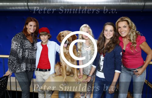 Hilversum 22 augustus 2013
Presentatie tros serie Caps Club met daarin de acteurs Tom v Hulle Sam de Graaff Charlotte Heesters Leontine Borsato Mike Libanon en Leona Philipo . Lucille Werner heeft het bedacht.
Peter Smulders bv