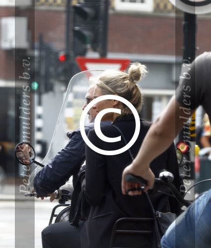 Amsterdam 21 augustus 2013
Lieke v Lexmond samen met haar manager Frank Wisse op vespa scooter.
Peter Smulders bv