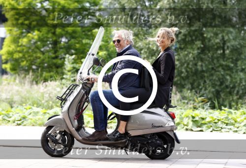 Amsterdam 21 augustus 2013
Lieke v Lexmond samen met haar manager Frank Wisse op vespa scooter.
Peter Smulders bv