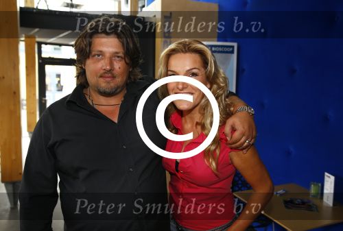 Hilversum 22 augustus 2013
Presentatie tros serie Caps Club met daarin de acteurs Tom v Hulle Sam de Graaff Charlotte Heesters Leontine Borsato Mike Libanon en Leona Philipo . Lucille Werner heeft het bedacht. Lucille met haar man
Peter Smulders bv