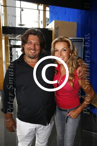 Hilversum 22 augustus 2013
Presentatie tros serie Caps Club met daarin de acteurs Tom v Hulle Sam de Graaff Charlotte Heesters Leontine Borsato Mike Libanon en Leona Philipo . Lucille Werner heeft het bedacht. Lucille met haar man
Peter Smulders bv