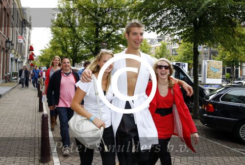 Amsterdam 8 september 2013
Amsterdam city swim door de grachten met diverse bn ers.
Maarten v d Weijden met zijn vrouw (links) en ....