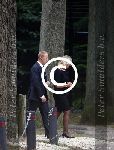 Lage Vuursche 16 augustus 2013
Begrafenis Prins Friso bij de stulpkerk in Lage Vuursche. De hele koninklijke familie was Aanwezig. Prinses Mabel met dochters en Prinses Beatrix. Moeder Mabel met beveiliging JP
Peter Smulders bv