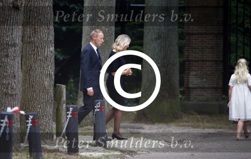 Lage Vuursche 16 augustus 2013
Begrafenis Prins Friso bij de stulpkerk in Lage Vuursche. De hele koninklijke familie was Aanwezig. Prinses Mabel met dochters en Prinses Beatrix. Moeder Mabel met beveiliging JP
Peter Smulders bv
