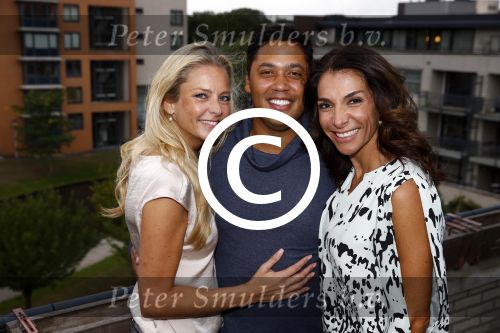 Amsterdam 1 september 2013
Ruud Gullit viert zijn 51e verjaardag thuis met zijn moeder zijn vriendin Maggie Jiminez en zijn kinderen Felicity Jermaine Joelle en Maxim