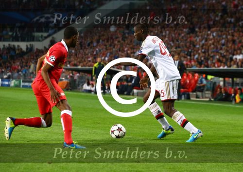 Eindhoven, 20 Augustus 2013
3e Voorronde CL PSV-AC Milan, eindstand 1-1
Mario Balotelli en Joshua Brenet
Foto Peter Smulders BV