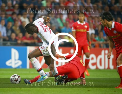 Eindhoven, 20 Augustus 2013
3e Voorronde CL PSV-AC Milan, eindstand 1-1
Mario Balotelli in duel met Stijn Schaars
Foto Peter Smulders BV