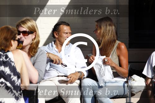 Amsterdam 20 augustus 2013
Mariska Hulscher met haar nieuwe vriend Toon Boorsma op terras.