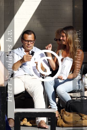 Amsterdam 20 augustus 2013
Mariska Hulscher met haar nieuwe vriend Toon Boorsma op terras.