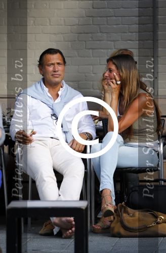 Amsterdam 20 augustus 2013
Mariska Hulscher met haar nieuwe vriend Toon Boorsma op terras.