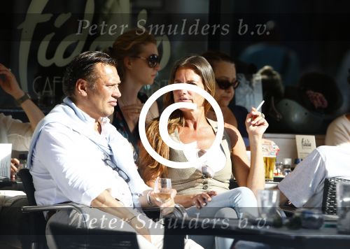 Amsterdam 20 augustus 2013
Mariska Hulscher met haar nieuwe vriend Toon Boorsma op terras.