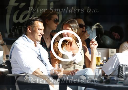 Amsterdam 20 augustus 2013
Mariska Hulscher met haar nieuwe vriend Toon Boorsma op terras.