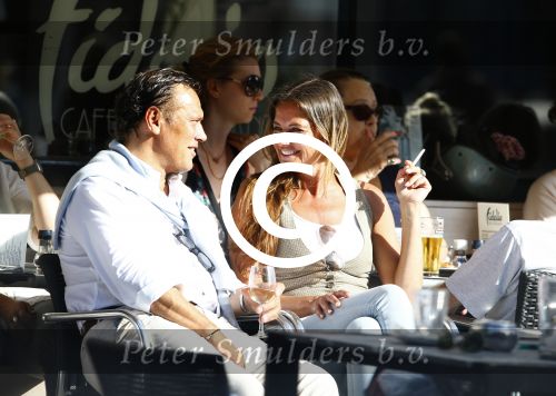 Amsterdam 20 augustus 2013
Mariska Hulscher met haar nieuwe vriend Toon Boorsma op terras.