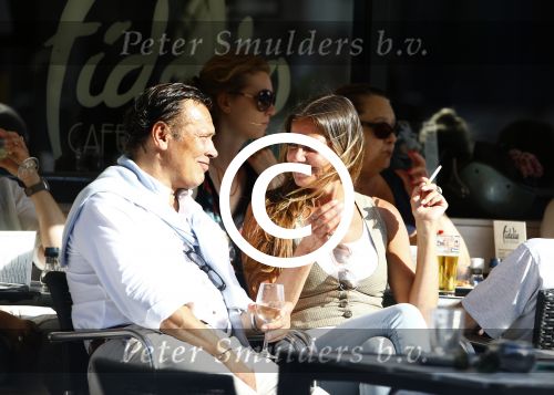 Amsterdam 20 augustus 2013
Mariska Hulscher met haar nieuwe vriend Toon Boorsma op terras.