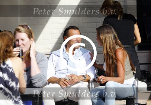 Amsterdam 20 augustus 2013
Mariska Hulscher met haar nieuwe vriend Toon Boorsma op terras.