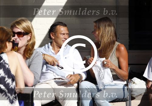 Amsterdam 20 augustus 2013
Mariska Hulscher met haar nieuwe vriend Toon Boorsma op terras.