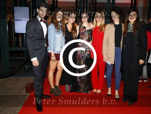 Scheveningen 9 september 2013
Premiere Smoorverliefd in het circustheater. gaite Jansen en Melody Klaver met kalsgenoten