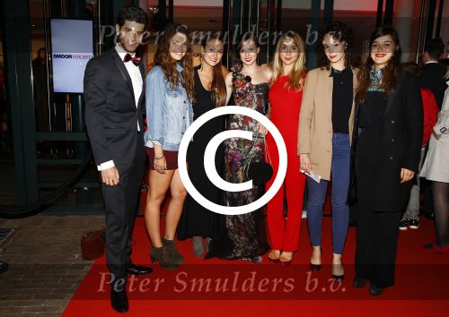 Scheveningen 9 september 2013
Premiere Smoorverliefd in het circustheater. gaite Jansen en Melody Klaver met kalsgenoten