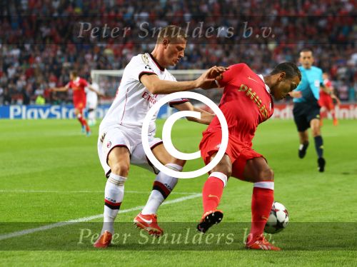Eindhoven, 20 Augustus 2013
3e Voorronde CL PSV-AC Milan, eindstand 1-1
Memphis Depay in duel met Ignazio Abate
Foto Peter Smulders BV