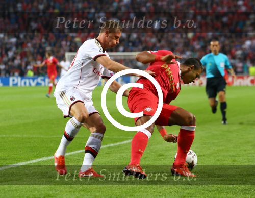 Eindhoven, 20 Augustus 2013
3e Voorronde CL PSV-AC Milan, eindstand 1-1
Memphis Depay in duel met Ignazio Abate
Foto Peter Smulders BV