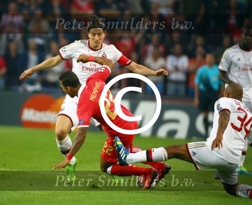 Eindhoven, 20 Augustus 2013
3e Voorronde CL PSV-AC Milan, eindstand 1-1
Memphis Depay in duel met Nigel de Jong
Foto Peter Smulders BV