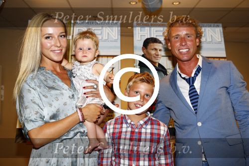 Ridderkerk 15 augustus 2013
Presentatie blad helden door Barbara en Frits Barend met daarin oa Michael Boogerd met vriendin Darya Nucci en kinderen Darya en Mikai, en Thijsje Oenema en Michel Mulder met familie. 
Peter Smulders bv
