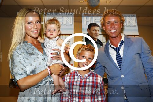 Ridderkerk 15 augustus 2013
Presentatie blad helden door Barbara en Frits Barend met daarin oa Michael Boogerd met vriendin Darya Nucci en kinderen Darya en Mikai, en Thijsje Oenema en Michel Mulder met familie. 
Peter Smulders bv