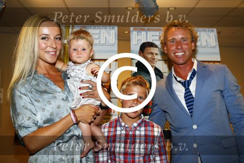 Ridderkerk 15 augustus 2013
Presentatie blad helden door Barbara en Frits Barend met daarin oa Michael Boogerd met vriendin Darya Nucci en kinderen Darya en Mikai, en Thijsje Oenema en Michel Mulder met familie. 
Peter Smulders bv