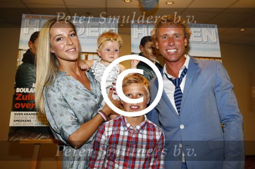 Ridderkerk 15 augustus 2013
Presentatie blad helden door Barbara en Frits Barend met daarin oa Michael Boogerd met vriendin Darya Nucci en kinderen Darya en Mikai, en Thijsje Oenema en Michel Mulder met familie. 
Peter Smulders bv