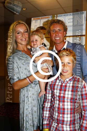 Ridderkerk 15 augustus 2013
Presentatie blad helden door Barbara en Frits Barend met daarin oa Michael Boogerd met vriendin Darya Nucci en kinderen Darya en Mikai, en Thijsje Oenema en Michel Mulder met familie. 
Peter Smulders bv