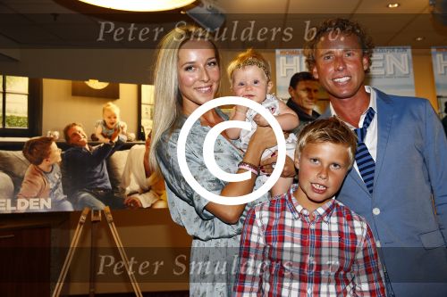 Ridderkerk 15 augustus 2013
Presentatie blad helden door Barbara en Frits Barend met daarin oa Michael Boogerd met vriendin Darya Nucci en kinderen Darya en Mikai, en Thijsje Oenema en Michel Mulder met familie. 
Peter Smulders bv