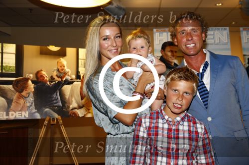 Ridderkerk 15 augustus 2013
Presentatie blad helden door Barbara en Frits Barend met daarin oa Michael Boogerd met vriendin Darya Nucci en kinderen Darya en Mikai, en Thijsje Oenema en Michel Mulder met familie. 
Peter Smulders bv