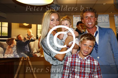 Ridderkerk 15 augustus 2013
Presentatie blad helden door Barbara en Frits Barend met daarin oa Michael Boogerd met vriendin Darya Nucci en kinderen Darya en Mikai, en Thijsje Oenema en Michel Mulder met familie. 
Peter Smulders bv