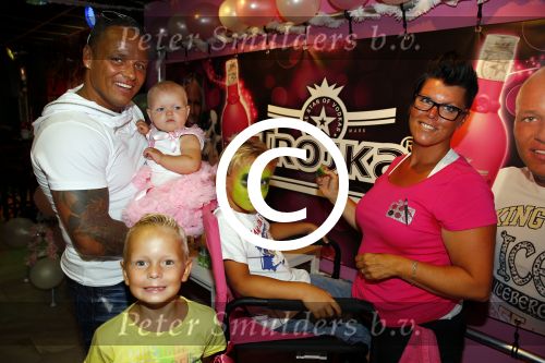 Scheveningen Den Haag 23 augustus 2013
Angelina de dochter van Michael v d Plas en Samantha de Jongh ( Barbie) viert haar eerste verjaardag in Barbys cafe.
Peter Smulders bv