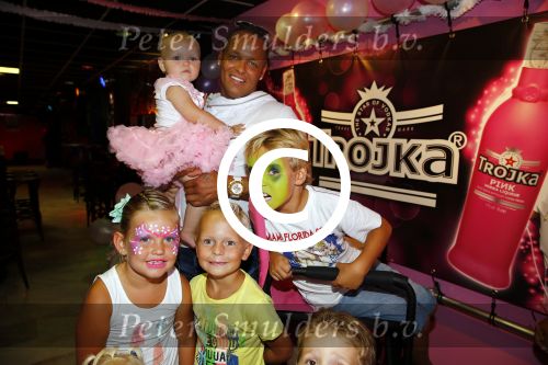 Scheveningen Den Haag 23 augustus 2013
Angelina de dochter van Michael v d Plas en Samantha de Jongh ( Barbie) viert haar eerste verjaardag in Barbys cafe.
Peter Smulders bv