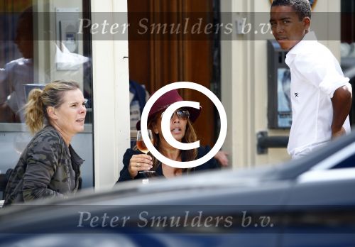 Amsterdam 31 augustus 2013
Nada v Nie op terras met inge Teeuwen ( zus Hans Teeuwen).
De zoon van Nada Quentin werkt daar in de bediening