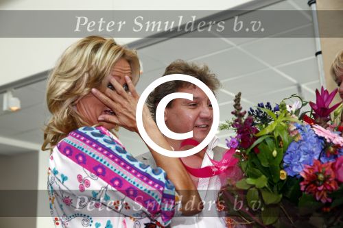 Hoofddorp 29 augustus 2013
Presentatie van de Margriet met Natasja Foger als hoofdredaktrice.
Leontine v d Bos de reguliere hoofdredaktrice geeft aar het eerste exemplaar en Rene Froger zingt voor Natasja bij sanoma uitgevers