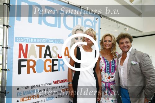Hoofddorp 29 augustus 2013
Presentatie van de Margriet met Natasja Foger als hoofdredaktrice.
Leontine v d Bos de reguliere hoofdredaktrice geeft aar het eerste exemplaar en Rene Froger zingt voor Natasja bij sanoma uitgevers