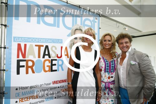 Hoofddorp 29 augustus 2013
Presentatie van de Margriet met Natasja Foger als hoofdredaktrice.
Leontine v d Bos de reguliere hoofdredaktrice geeft aar het eerste exemplaar en Rene Froger zingt voor Natasja bij sanoma uitgevers